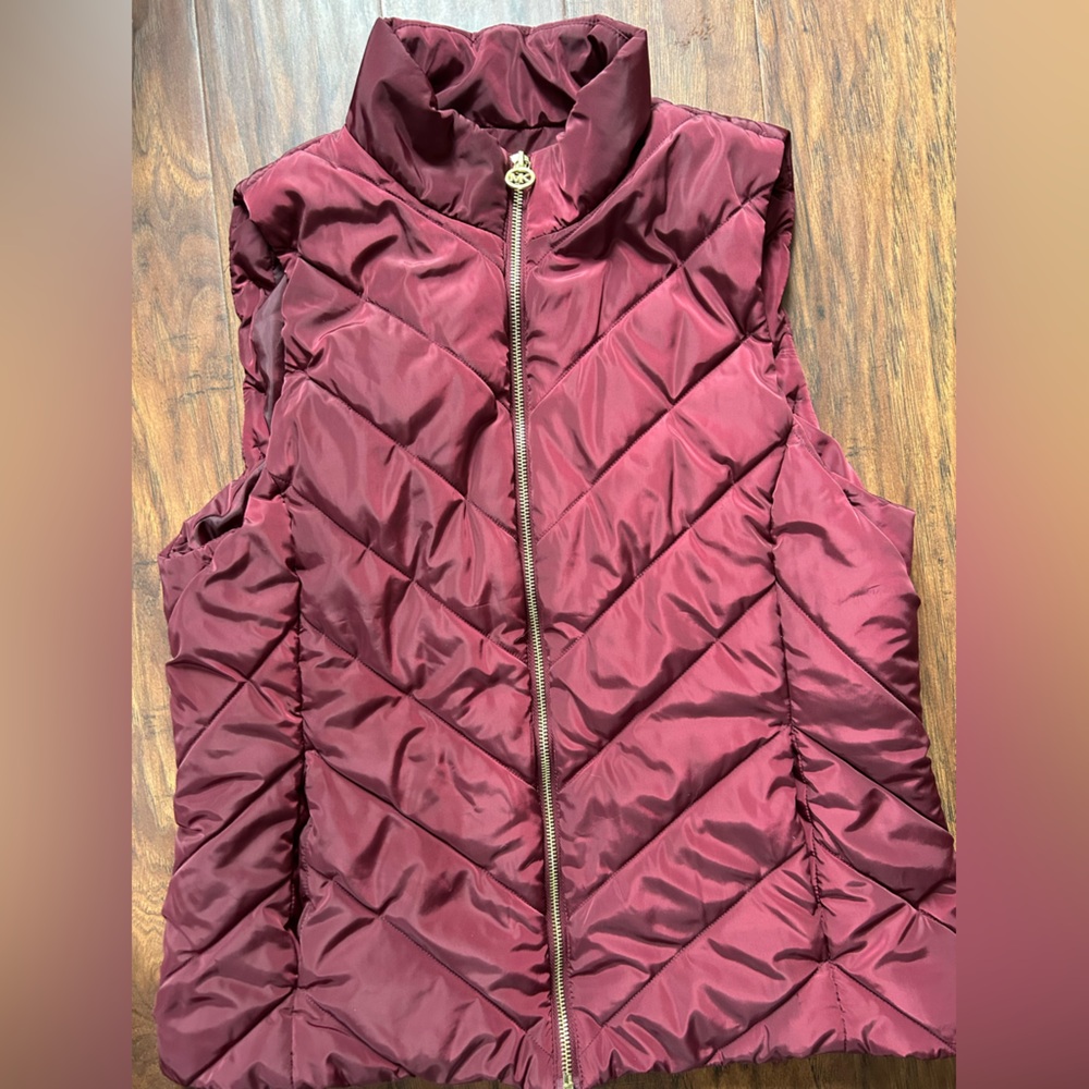 Michael Kors Women’s Merlot Quilted Puffer Vest with Gold Logo Charm Size Large